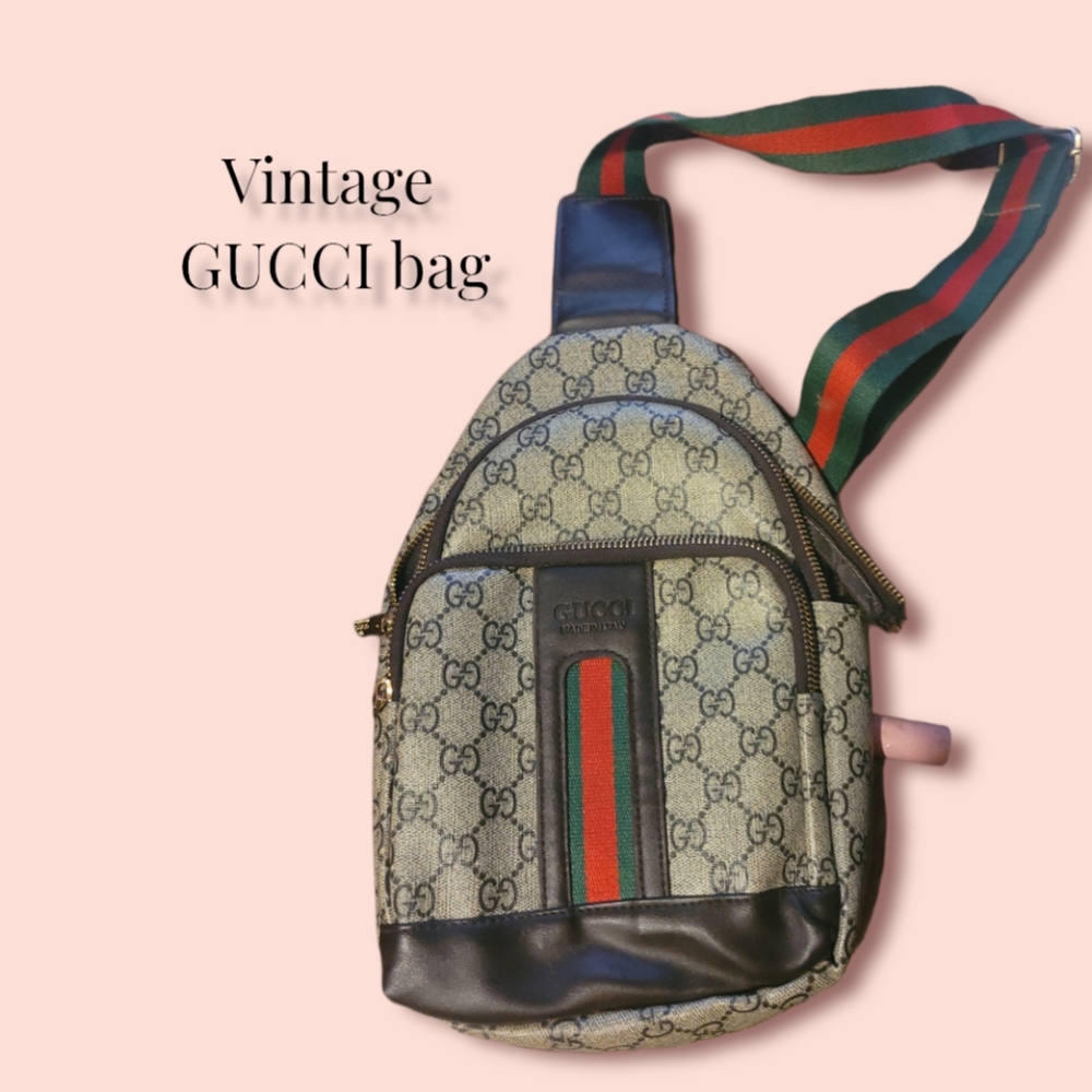 GUCCI cross body/small backpack